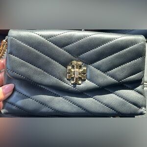 Kira Chevron Chain Wallet - Tory Burch